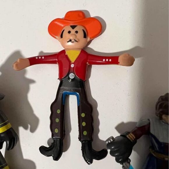 Bundle of 9 Assorted Action Figures #D235 - Picture 6 of 10